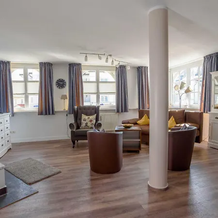 - Apt. 05 * Binz